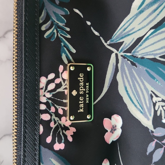 KATE SPADE FLORAL MAKEUP CASE - Picture 2 of 7